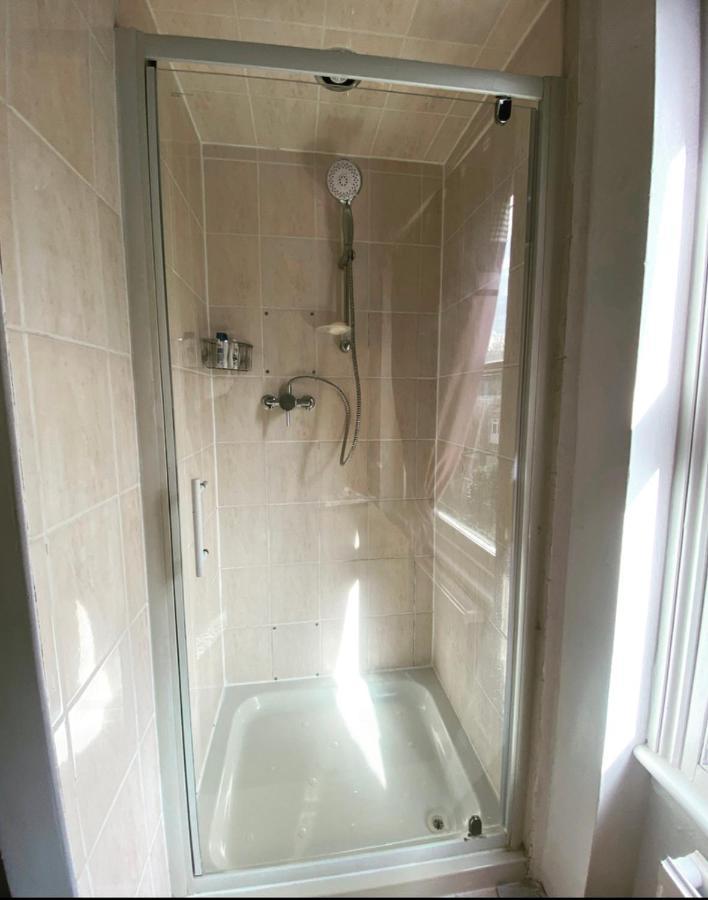 Complete 1 Bedroom Apartment With Wi-Fi, Kitchen, Tv In Heart Of Chiswick, Londres Exterior foto