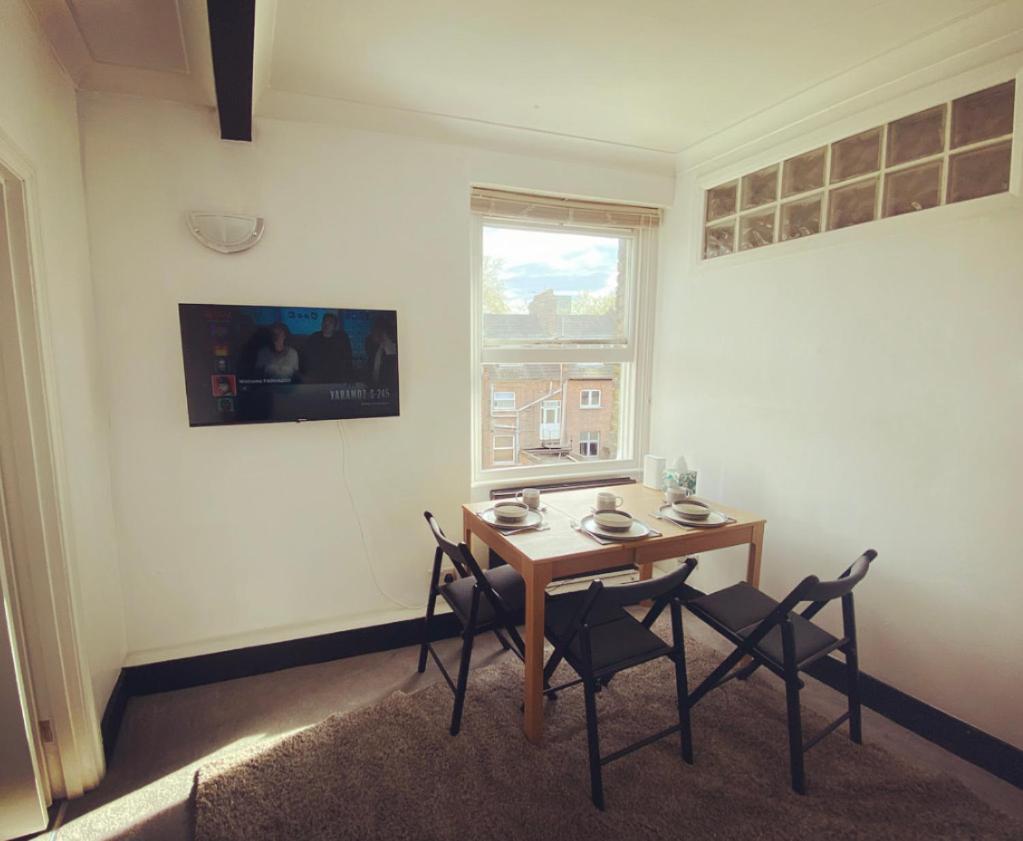 Complete 1 Bedroom Apartment With Wi-Fi, Kitchen, Tv In Heart Of Chiswick, Londres Exterior foto